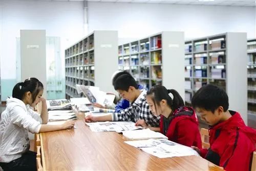 新疆库车地震，图书馆内学生紧急避险事件回顾